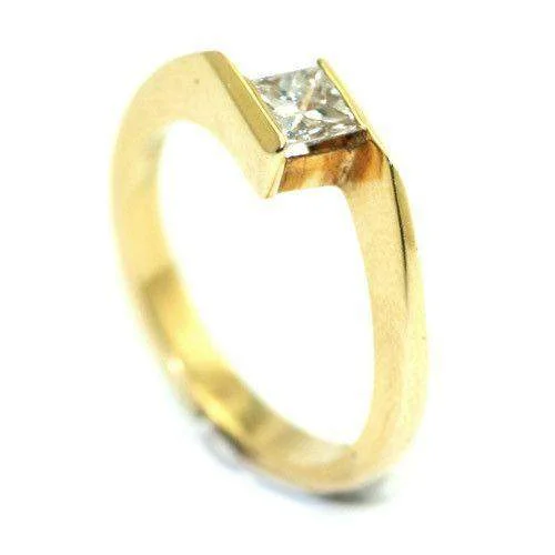 18ct Gold Princess Cut Twist Diamond Engagement Ring 0.4ct