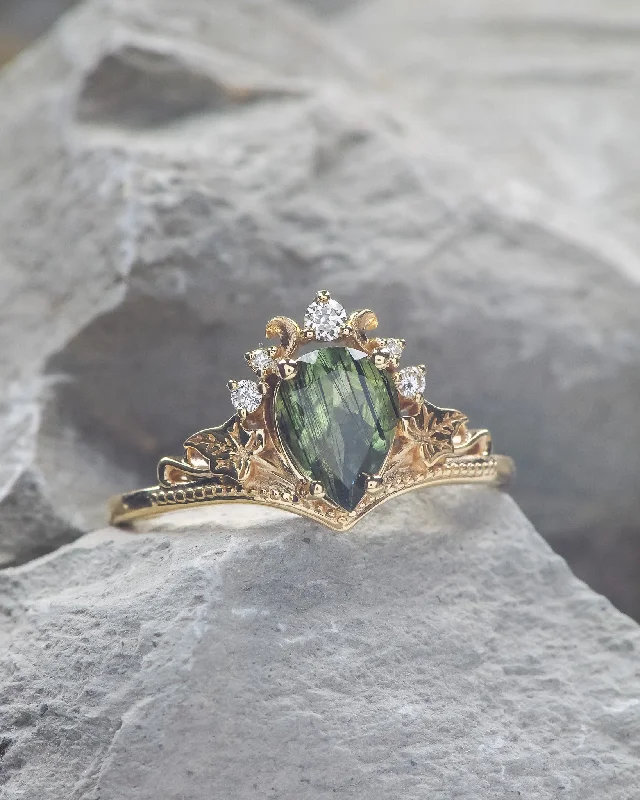 Unusual rutile peridot engagement ring, golden ring with ivy leaves / Ariadne