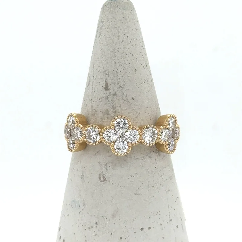 14K Yellow Gold Diamond Clover Band