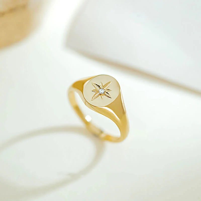 8-Pointed Star Inlaid Moissanite 18k Gold Ring