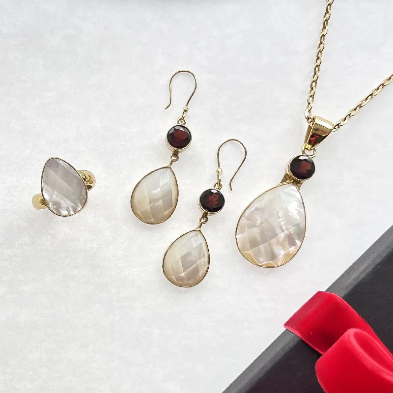 Alchemia Garnet & Mother of Pearl Set